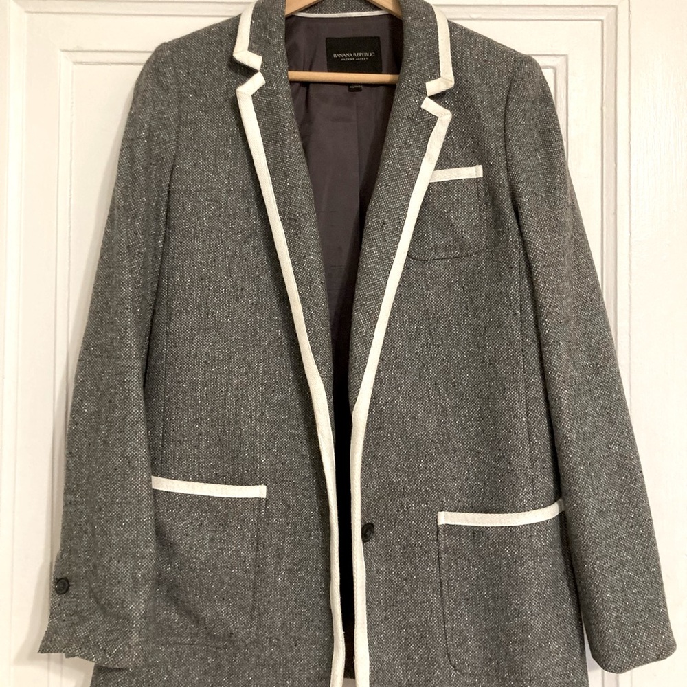 Gray tweed 70s style blazer